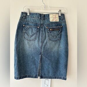Union Bay Denim Skirt Casual Straight Skirt Zippered back Pocket Size 5 Classic
